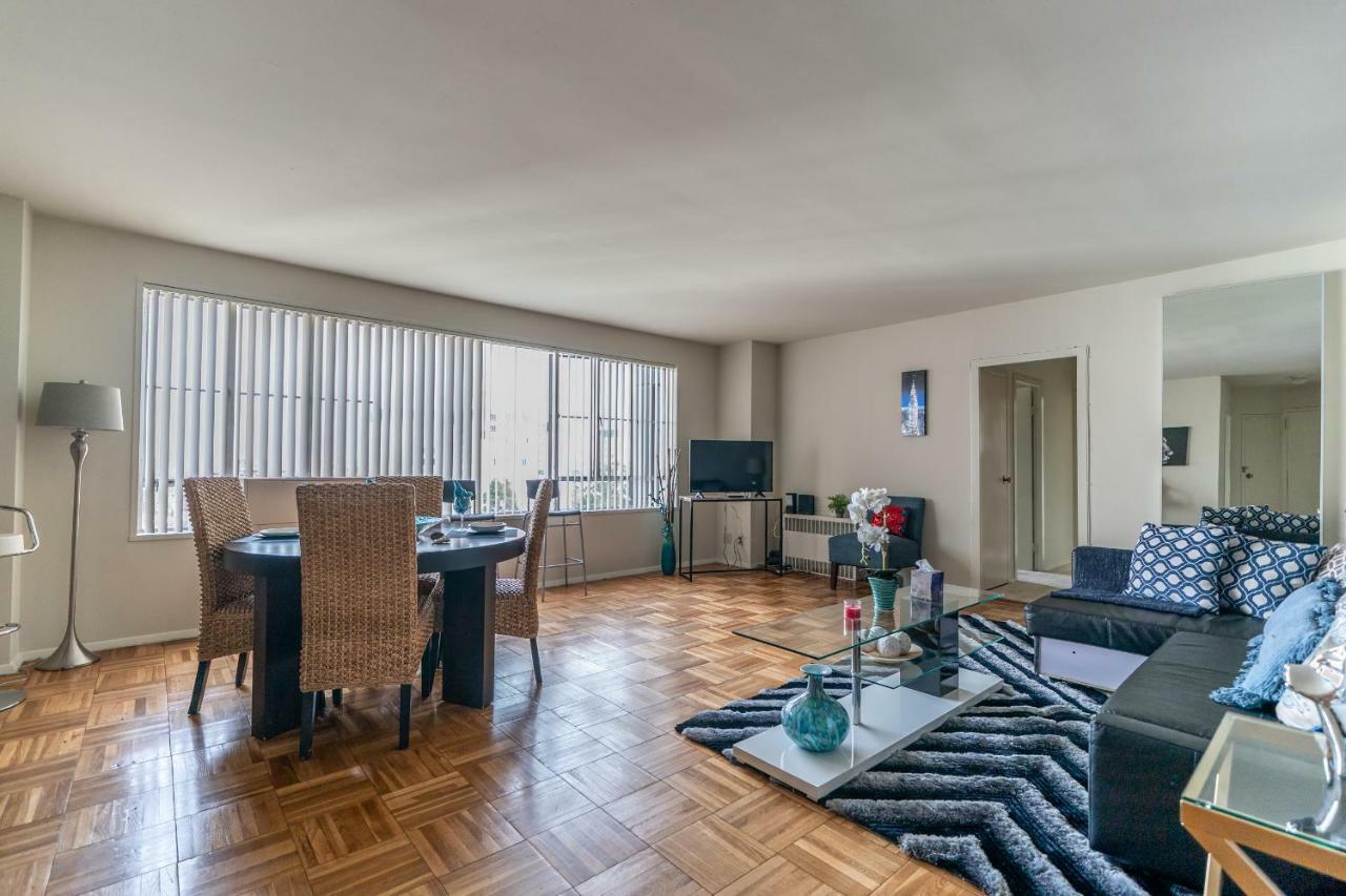 Apartment 2 Bedroom With A View Near The Grove